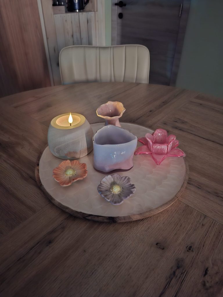 Sfeervolle details op tafel bij Carokri privé wellness
